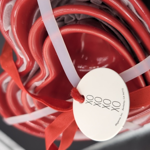 Rae Dunn XO Heart Measuring Cups - Picture 10 of 10